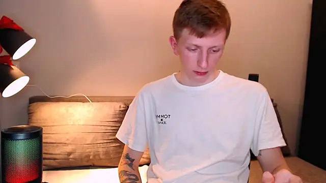 juliaanddima online show from November 28, 2025, 9:28 pm