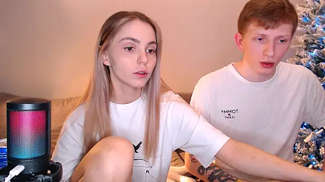 juliaanddima online show from December 20, 2025, 9:44 pm