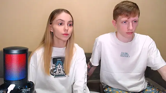 juliaanddima online show from February 5, 2026, 9:25 am