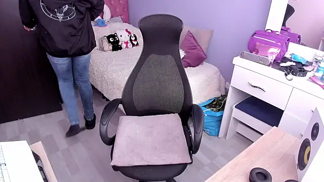 Snapshot of Room312_ chatting on December 16, 2024, 8:48 pm Room312 online show from December 16, 2024, 8:48 pm