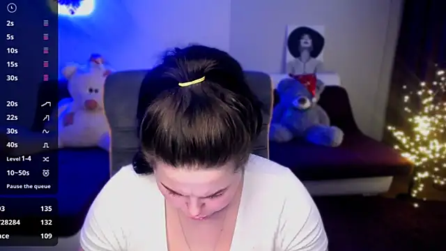 Snapshot of Emily_Mo chatting on January 12, 2025, 12:33 pm Emily Mo online show from January 12, 2025, 12:33 pm