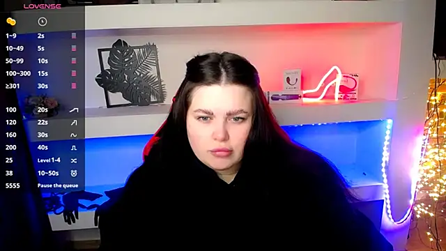 Snapshot of Emily_Mo chatting on January 19, 2025, 6:42 am Emily Mo online show from January 19, 2025, 6:42 am