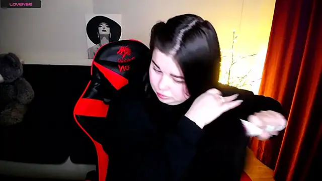 Snapshot of Emily_Mo chatting on January 29, 2025, 6:22 am Emily Mo online show from January 29, 2025, 6:22 am