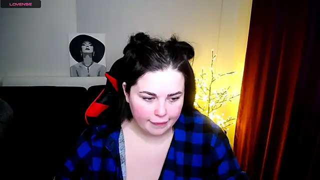 Snapshot of Emily_Mo chatting on February 1, 2025, 9:43 am Emily Mo online show from February 1, 2025, 9:43 am