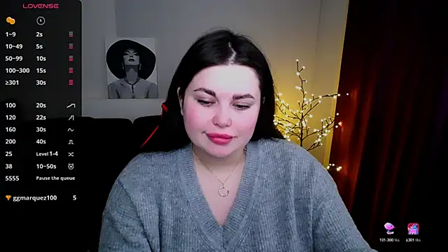 Snapshot of Emily_Mo chatting on February 7, 2025, 6:35 am Emily Mo online show from February 7, 2025, 6:35 am