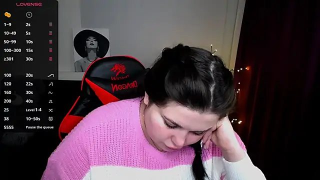 Snapshot of Emily_Mo chatting on February 12, 2025, 6:51 am Emily Mo online show from February 12, 2025, 6:51 am