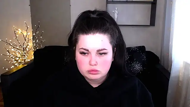 Snapshot of Emily_Mo chatting on March 17, 2025, 9:55 am Emily Mo online show from March 17, 2025, 9:55 am