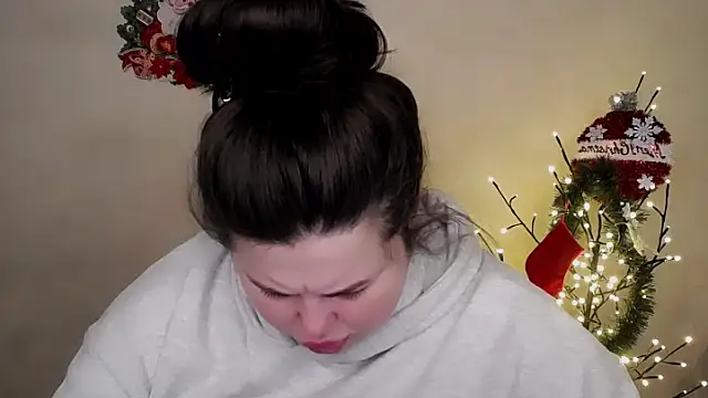 Emily Mo online show from December 17, 2025, 6:52 am