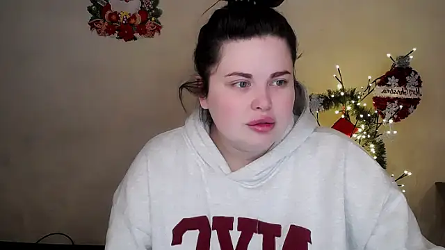 Emily Mo online show from December 21, 2025, 6:53 am