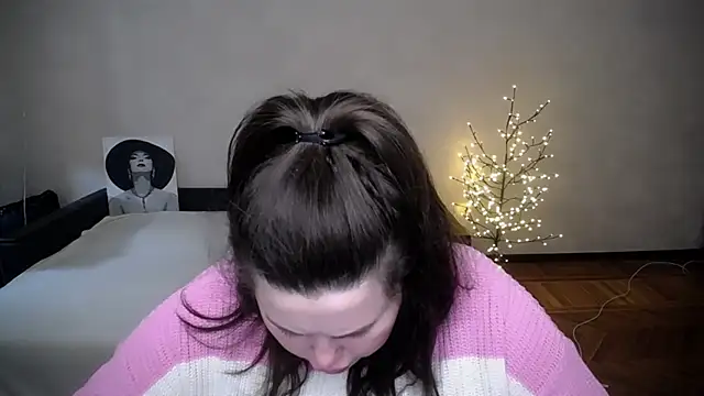 Emily Mo online show from April 26, 2026, 6:44 am
