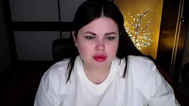 Snapshot of Emily_Mo chatting on July 8, 2026, 6:07 am Emily Mo online show from July 8, 2026, 6:07 am
