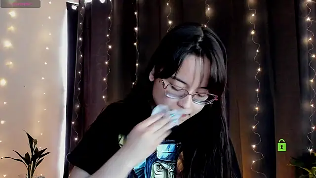 Snapshot of shantalc3rezo chatting on March 17, 2025, 7:37 pm shantalc3rezo online show from March 17, 2025, 7:37 pm