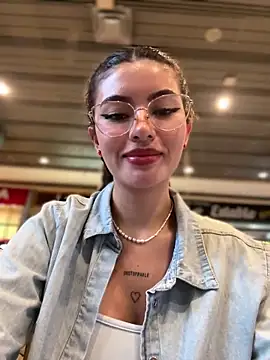 Snapshot of Your_Honeey chatting on September 12, 2025, 7:58 pm Your Honeey online show from September 12, 2025, 7:58 pm