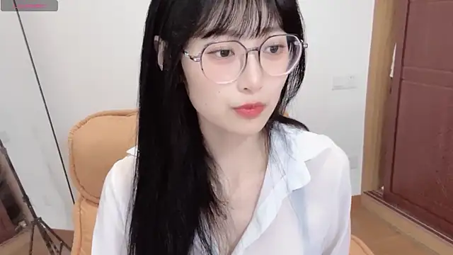 Snapshot of 4uoki chatting on October 18, 2025, 5:35 pm 4uoki online show from October 18, 2025, 5:35 pm