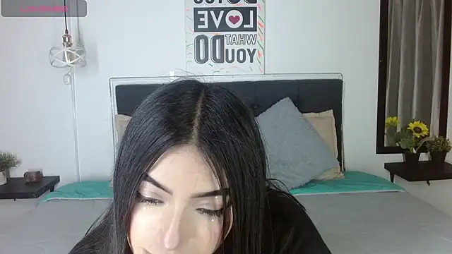 eva six online show from October 7, 2025, 5:43 pm