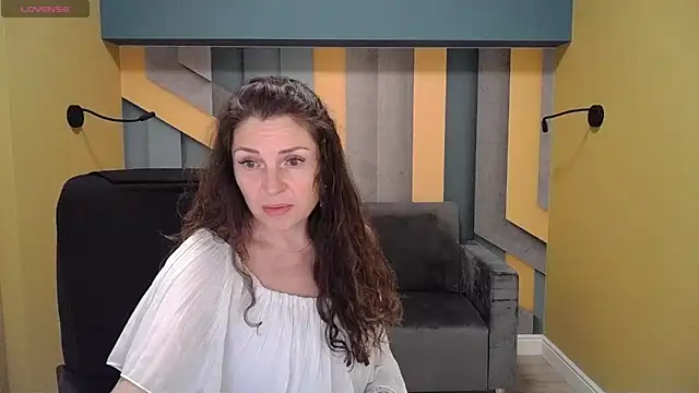 Snapshot of EllaLong chatting on December 10, 2024, 12:49 pm EllaLong online show from December 10, 2024, 12:49 pm