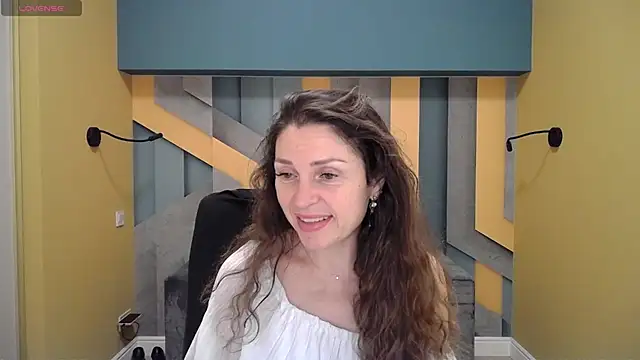 Snapshot of EllaLong chatting on December 22, 2024, 12:38 pm EllaLong online show from December 22, 2024, 12:38 pm