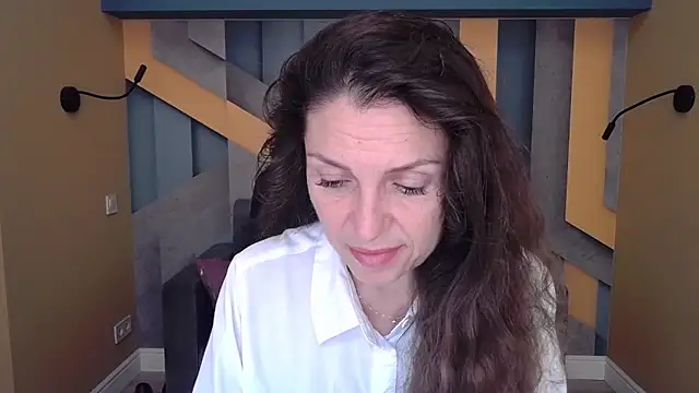 Snapshot of EllaLong chatting on October 8, 2025, 11:30 am EllaLong online show from October 8, 2025, 11:30 am