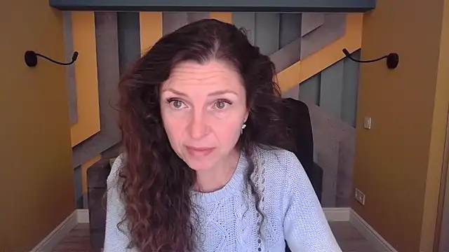 Snapshot of EllaLong chatting on May 14, 2026, 11:28 am EllaLong online show from May 14, 2026, 11:28 am