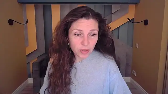 Snapshot of EllaLong chatting on May 15, 2026, 11:28 am EllaLong online show from May 15, 2026, 11:28 am