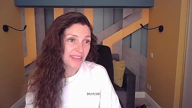 Snapshot of EllaLong chatting on May 24, 2026, 11:37 am EllaLong online show from May 24, 2026, 11:37 am