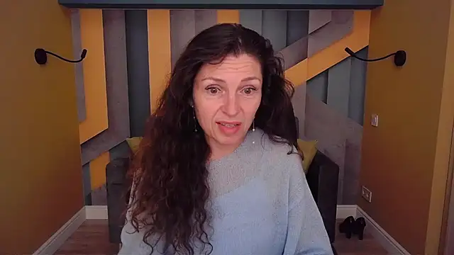 Snapshot of EllaLong chatting on May 31, 2026, 11:28 am EllaLong online show from May 31, 2026, 11:28 am