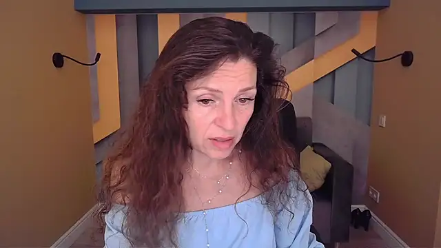 Snapshot of EllaLong chatting on June 12, 2026, 11:20 am EllaLong online show from June 12, 2026, 11:20 am