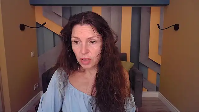 Snapshot of EllaLong chatting on July 19, 2026, 11:36 am EllaLong online show from July 19, 2026, 11:36 am