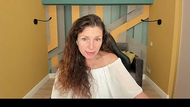 Snapshot of EllaLong chatting on July 24, 2026, 12:14 pm EllaLong online show from July 24, 2026, 12:14 pm