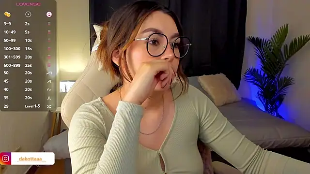 Snapshot of dakottaa_ chatting on September 19, 2025, 11:27 pm dakottaa online show from September 19, 2025, 11:27 pm