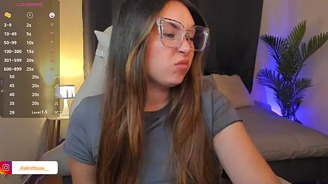 dakottaa  online show from February 10, 2026, 12:04 am