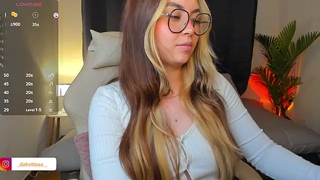 Snapshot of dakottaa_ chatting on May 15, 2026, 11:56 pm dakottaa online show from May 15, 2026, 11:56 pm