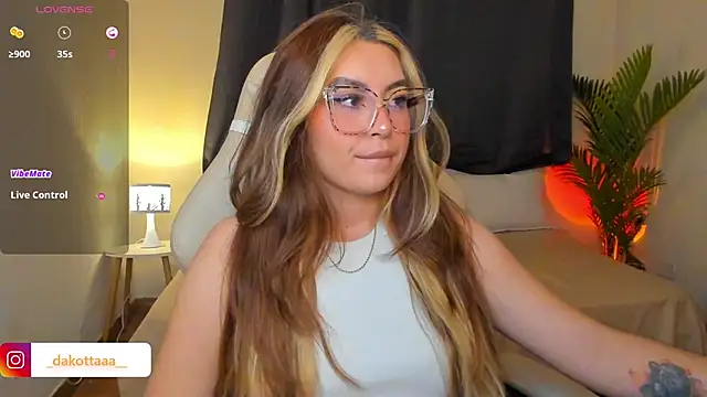 Snapshot of dakottaa_ chatting on May 29, 2026, 12:41 am dakottaa online show from May 29, 2026, 12:41 am