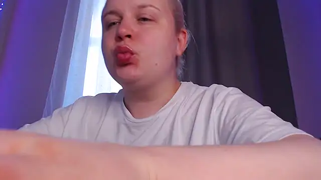 Snapshot of Karolina_love_ chatting on June 23, 2026, 3:15 am Karolina love online show from June 23, 2026, 3:15 am