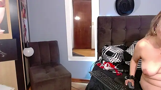 Snapshot of RubyWatson50 chatting on March 22, 2025, 4:14 am RubyWatson50 online show from March 22, 2025, 4:14 am