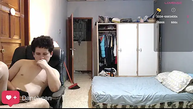 Snapshot of DanelyLopez chatting on May 13, 2026, 1:03 am DanelyLopez online show from May 13, 2026, 1:03 am