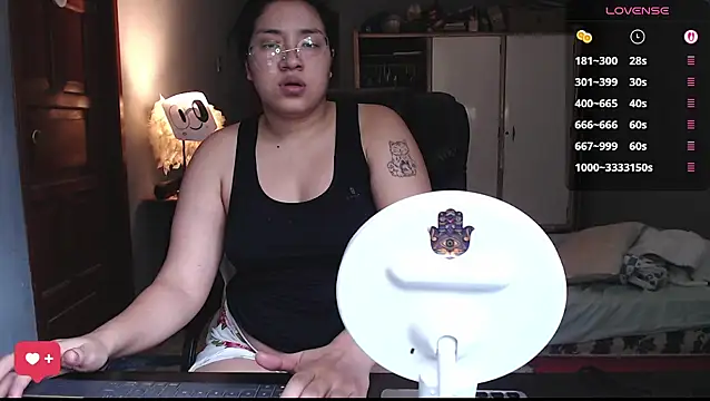 Snapshot of DanelyLopez chatting on May 30, 2026, 8:50 pm DanelyLopez online show from May 30, 2026, 8:50 pm