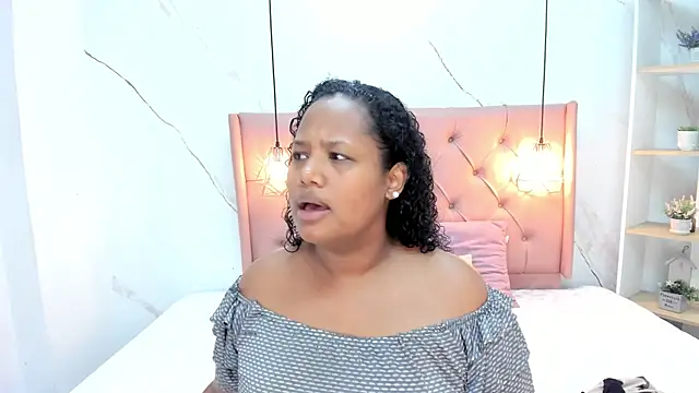 Snapshot of Belle_Brunette chatting on September 8, 2025, 9:25 pm Belle Brunette online show from September 8, 2025, 9:25 pm