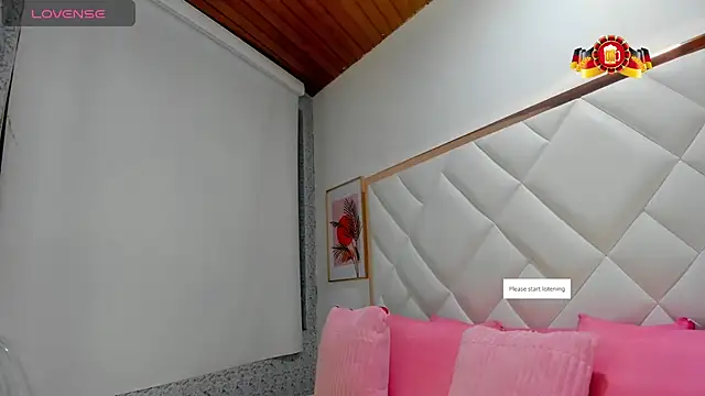 Snapshot of EmiliBonnie chatting on September 28, 2025, 10:37 pm EmiliBonnie online show from September 28, 2025, 10:37 pm