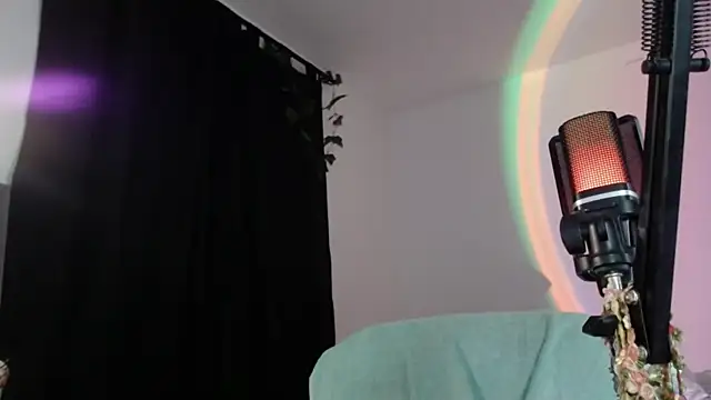 Snapshot of shy_katy_ chatting on April 5, 2026, 6:21 am shy katy online show from April 5, 2026, 6:21 am