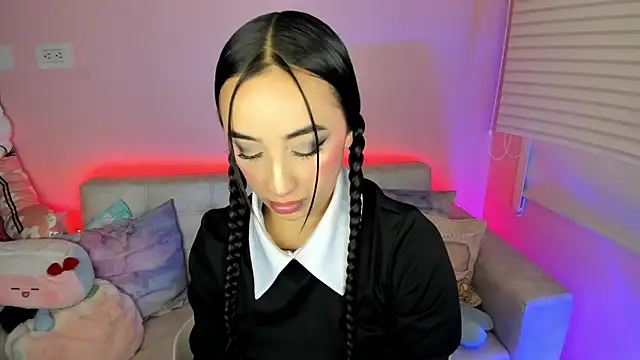 tinysara online show from April 26, 2026, 4:26 pm