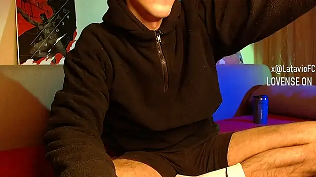 Snapshot of Midnighter_ chatting on December 16, 2024, 6:43 am Midnighter online show from December 16, 2024, 6:43 am