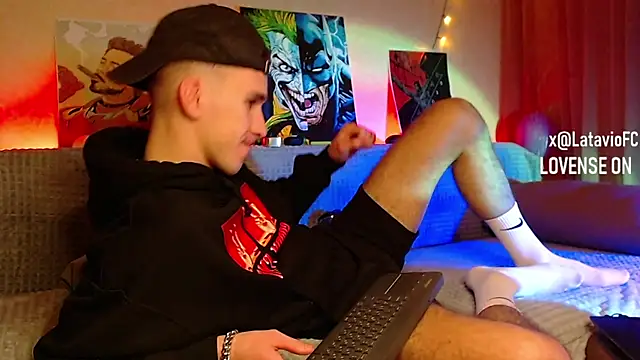 Snapshot of Midnighter_ chatting on January 28, 2025, 9:40 pm Midnighter online show from January 28, 2025, 9:40 pm