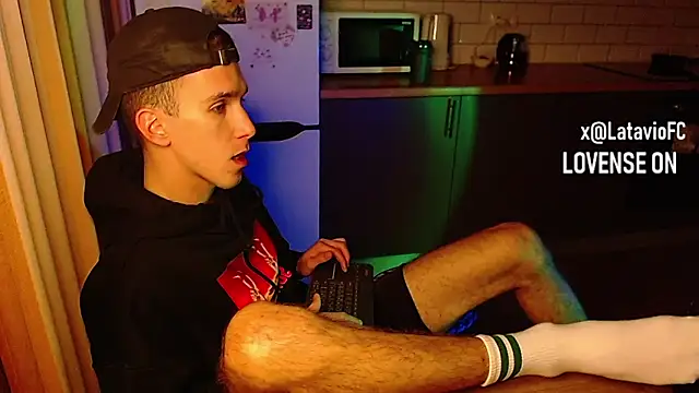 Snapshot of Midnighter_ chatting on September 28, 2025, 3:23 am Midnighter online show from September 28, 2025, 3:23 am