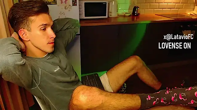 Snapshot of Midnighter_ chatting on September 29, 2025, 3:33 am Midnighter online show from September 29, 2025, 3:33 am