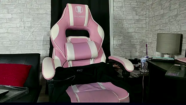 Snapshot of Marie_Wadsworthy chatting on October 9, 2025, 1:53 pm Marie Wadsworthy online show from October 9, 2025, 1:53 pm