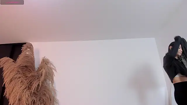 charlottewhitte online show from February 28, 2025, 11:03 am