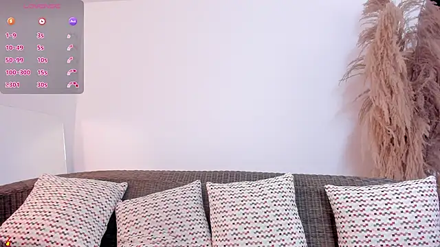 charlottewhitte online show from March 5, 2025, 2:23 pm