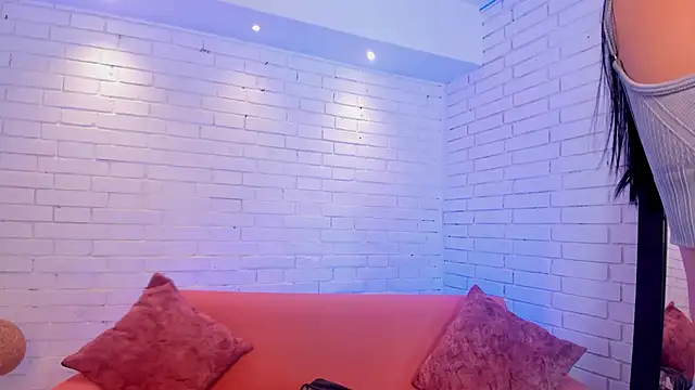 charlottewhitte online show from September 18, 2025, 11:34 am