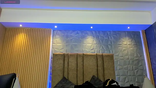 charlottewhitte online show from September 27, 2025, 12:21 pm